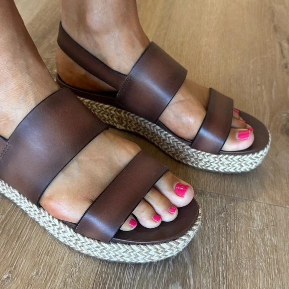 Naturalizer brown leather wedge sandal. Size 8.5. Excellent condition! - Picture 5 of 7